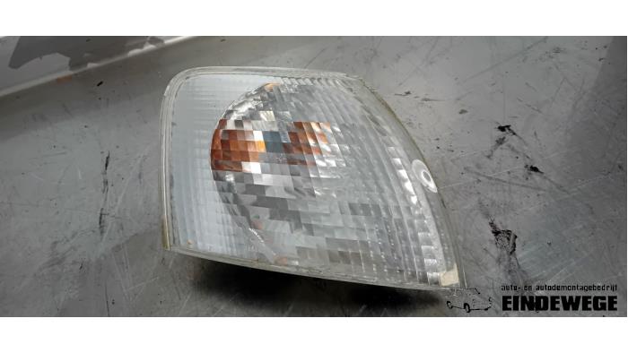 Używane Kierunkowskaz prawy Volkswagen Passat (3B2) 2.3 VR5 Cena € 10,00 Procedura marży oferowane przez Auto- en demontagebedrijf Eindewege