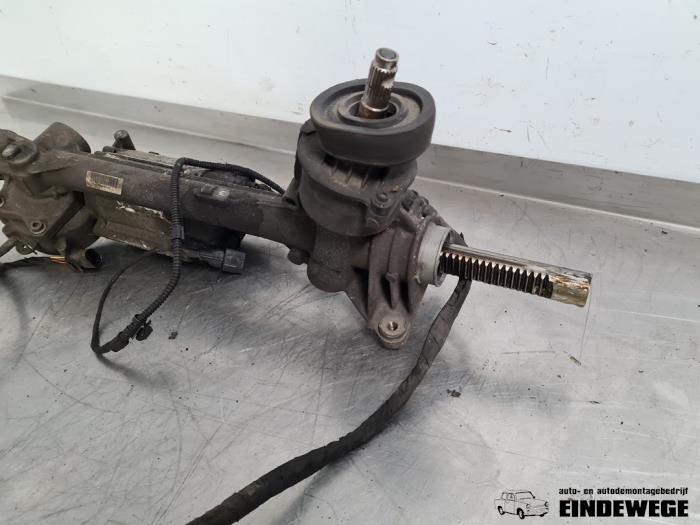 Power steering box from a Volkswagen Touran (1T1/T2) 1.9 TDI 105 Euro 3 2010
