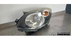 Used Headlight, left Renault Twingo II (CN) 1.2 16V Price € 60,00 Margin scheme offered by Auto- en demontagebedrijf Eindewege