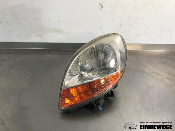 Używane Reflektor lewy Renault Kangoo Express (FC) 1.5 dCi 60 Cena € 25,00 Procedura marży oferowane przez Auto- en demontagebedrijf Eindewege
