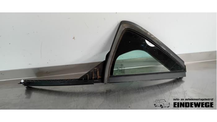 Usados Ventanilla triangular derecha detrás Opel Corsa F (UB/UH/UP) 1.2 12V 75 Precio € 72,60 IVA incluido ofrecido por Auto- en demontagebedrijf Eindewege