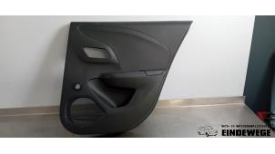 Używane Tapicerka drzwi prawych tylnych wersja 4-drzwiowa Opel Corsa F (UB/UH/UP) 1.2 12V 75 Cena € 72,60 Z VAT oferowane przez Auto- en demontagebedrijf Eindewege