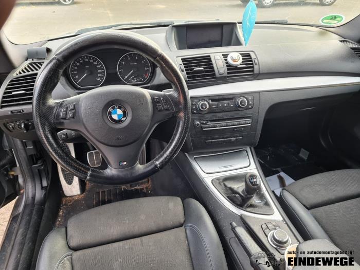 Interior display from a BMW 1 serie (E81) 118i 16V 2010