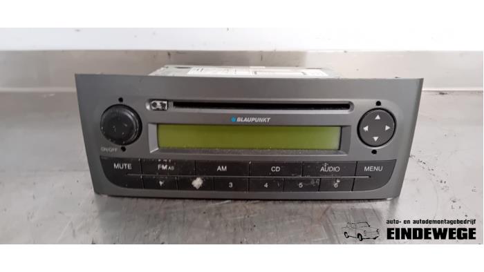 Reproductor de CD y radio de un Fiat Grande Punto (199) 1.4 16V 2006