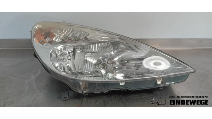 Używane Reflektor prawy Peugeot 607 (9D/U) 2.2 16V Cena € 65,00 Procedura marży oferowane przez Auto- en demontagebedrijf Eindewege