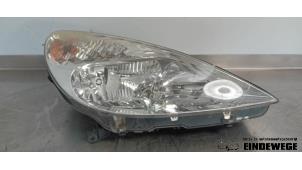 Used Headlight, right Peugeot 607 (9D/U) 2.2 16V Price € 65,00 Margin scheme offered by Auto- en demontagebedrijf Eindewege
