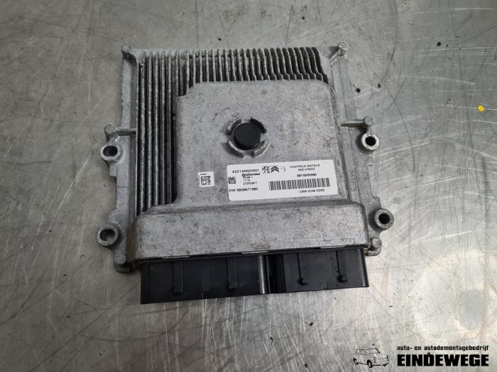 Used Engine management computer Opel Crossland (X) 1.2 Turbo 12V Euro 6 Price € 238,50 Margin scheme offered by Auto- en demontagebedrijf Eindewege