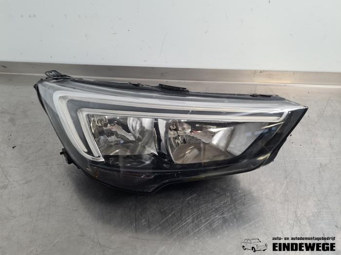 Używane Reflektor prawy Opel Crossland (X) 1.2 Turbo 12V Euro 6 Cena € 238,50 Procedura marży oferowane przez Auto- en demontagebedrijf Eindewege