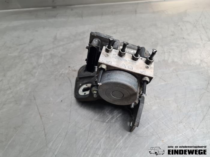 Używane Pompa ABS Opel Corsa D 1.3 CDTi 16V ecoFLEX Cena € 175,00 Procedura marży oferowane przez Auto- en demontagebedrijf Eindewege