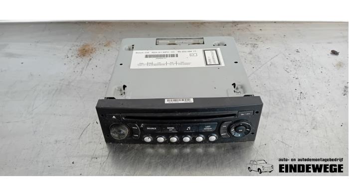 Radio CD Spieler van een Peugeot Partner Tepee (7A/B/C/D/E/F/G/J/P/S) 1.6 HDiF 90 16V Phase 1 2011