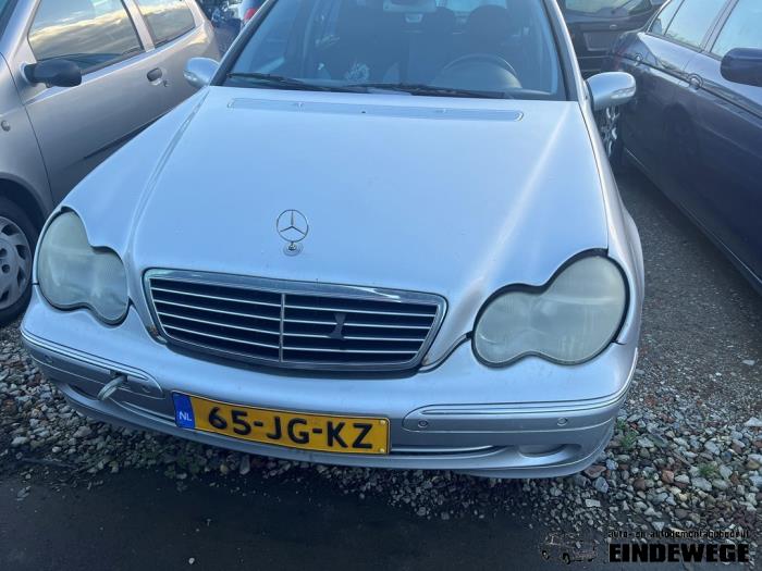 Używane Maska Mercedes C Combi (S203) 2.6 C-240 18V Cena € 80,00 Procedura marży oferowane przez Auto- en demontagebedrijf Eindewege