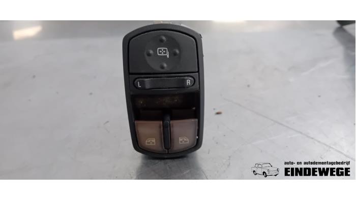 Usados Interruptor combinado de ventanillas Opel Corsa D 1.2 16V Precio € 15,00 Norma de margen ofrecido por Auto- en demontagebedrijf Eindewege