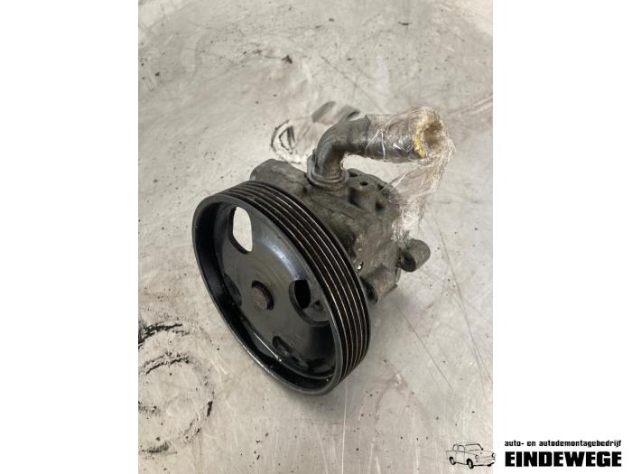 Usagé Pompe de direction Ford Fiesta 5 (JD/JH) 1.4 TDCi Prix € 45,00 Règlement à la marge proposé par Auto- en demontagebedrijf Eindewege