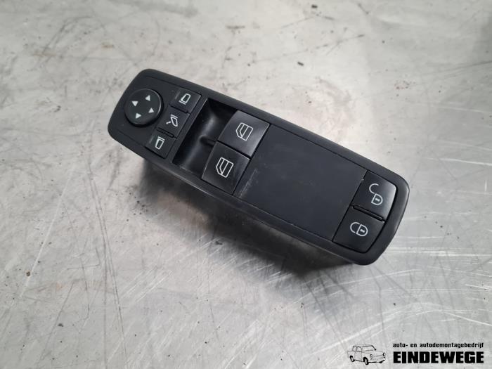Usados Interruptor combinado de ventanillas Mercedes B (W245) 2.0 B-200 16V Turbo Precio € 52,50 Norma de margen ofrecido por Auto- en demontagebedrijf Eindewege