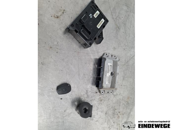 Used Engine management computer Renault Clio III (BR/CR) 1.4 16V Price € 157,50 Margin scheme offered by Auto- en demontagebedrijf Eindewege