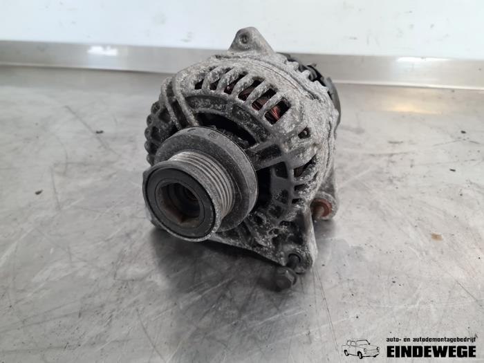 Gebrauchte Dynamo Renault Clio III (BR/CR) 1.4 16V Preis € 40,00 Margenregelung angeboten von Auto- en demontagebedrijf Eindewege