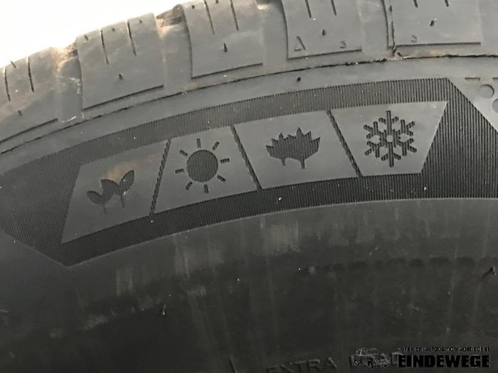 Kit jantes + pneumatiques d'un Dodge Nitro 3.7 STX V6 4x4 Autom. 2007