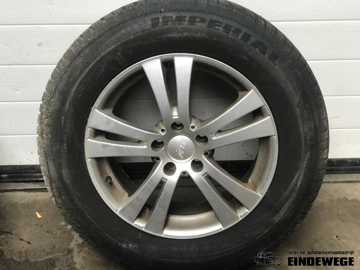 Kit jantes + pneumatiques d'un Dodge Nitro 3.7 STX V6 4x4 Autom. 2007