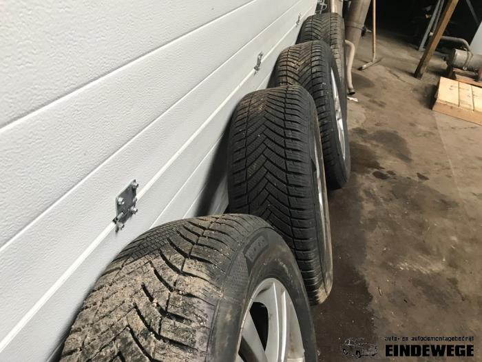 Kit jantes + pneumatiques d'un Dodge Nitro 3.7 STX V6 4x4 Autom. 2007