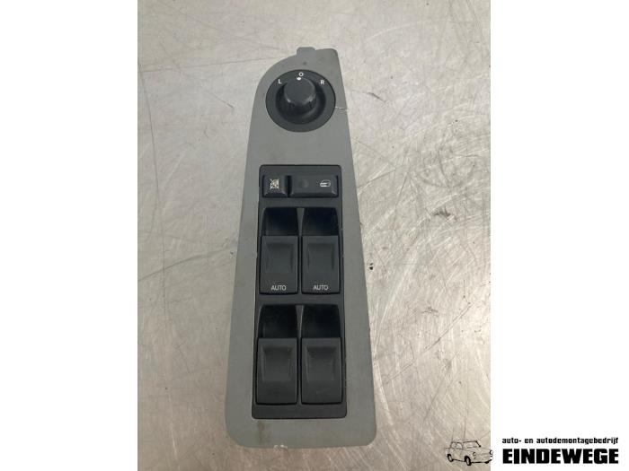 Usados Interruptor combinado de ventanillas Chrysler 300 C 3.5 V6 24V Precio € 48,50 Norma de margen ofrecido por Auto- en demontagebedrijf Eindewege