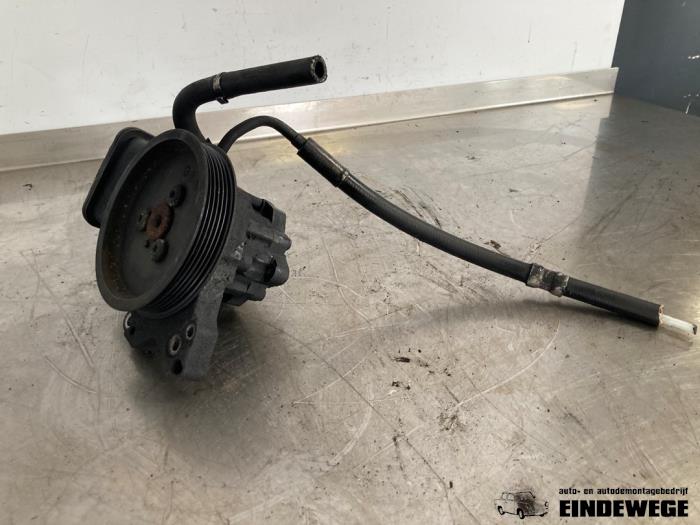 Usagé Pompe de direction BMW 5 serie Touring (E61) 530d 24V Prix € 60,00 Règlement à la marge proposé par Auto- en demontagebedrijf Eindewege