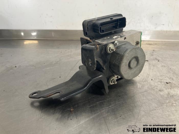 Begagnade ABS-pump Nissan Micra (K13) 1.2 12V Pris € 105,00 Marginaltabell erbjuds av Auto- en demontagebedrijf Eindewege