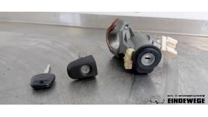Used Set of cylinder locks (complete) Toyota Yaris II (P9) 1.0 12V VVT-i Price € 52,50 Margin scheme offered by Auto- en demontagebedrijf Eindewege