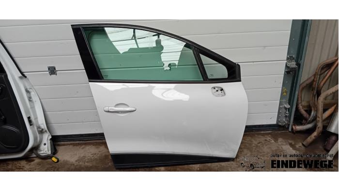 Front door 4-door, right from a Renault Clio IV (5R) 0.9 Energy TCE 90 12V 2014