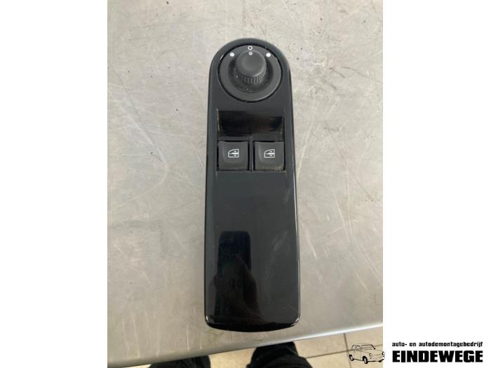 Usados Interruptor combinado de ventanillas Renault Clio IV (5R) 0.9 Energy TCE 90 12V Precio € 26,50 Norma de margen ofrecido por Auto- en demontagebedrijf Eindewege