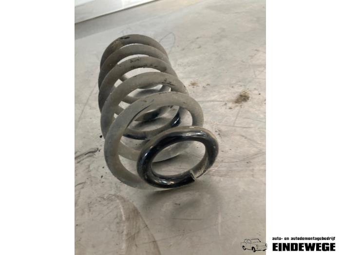 Rear coil spring from a Renault Clio IV (5R) 0.9 Energy TCE 90 12V 2014