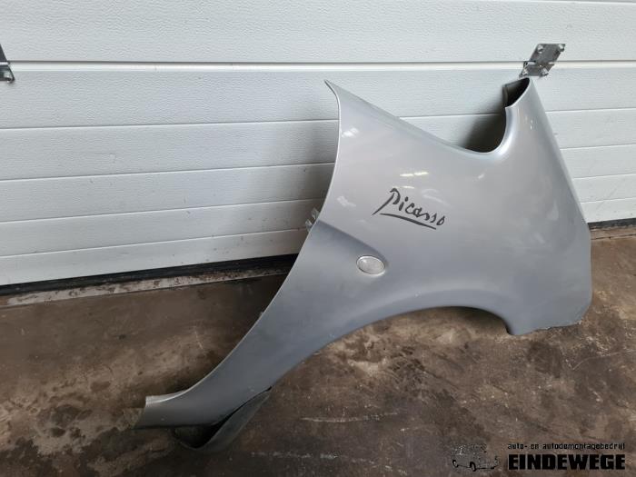 Front wing, right from a Citroën Xsara Picasso (CH) 1.8 16V 2002