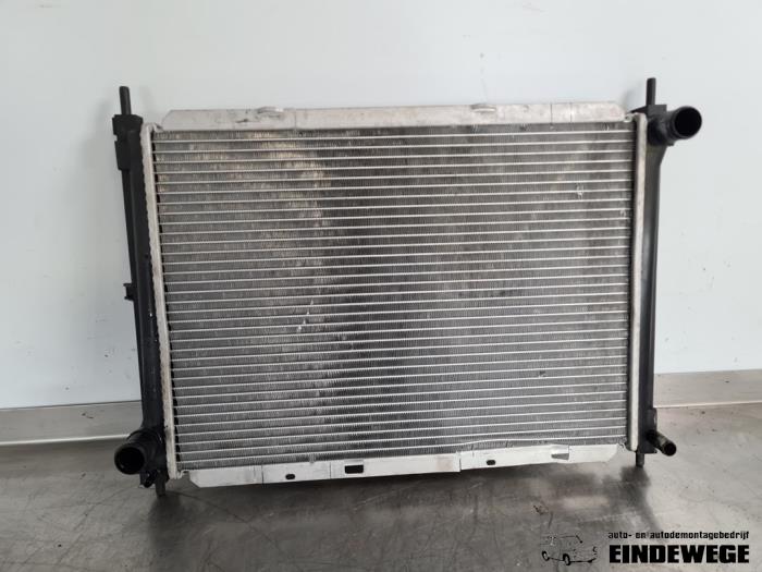 Used Radiator Renault Clio III (BR/CR) 1.4 16V Price € 52,50 Margin scheme offered by Auto- en demontagebedrijf Eindewege