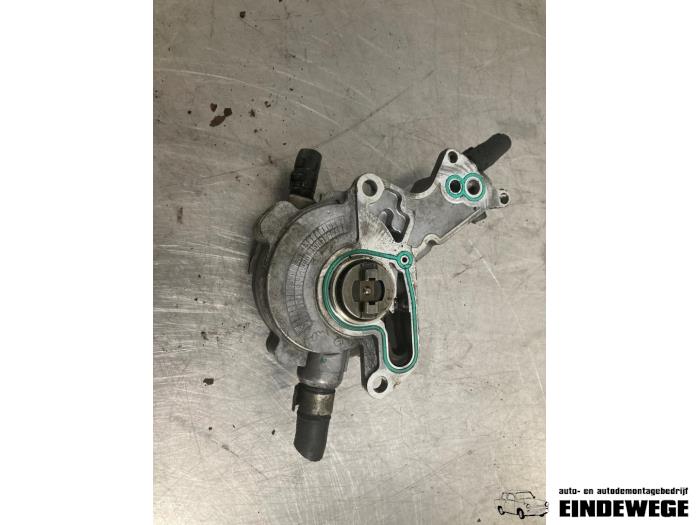 Mechanical fuel pump from a Volkswagen Lupo (6X1) 1.2 TDI 3L 2001
