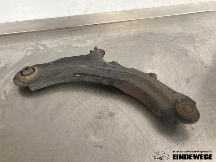 Gebrauchte Querlenker links vorne Renault Megane II (BM/CM) 1.6 16V Preis € 20,00 Margenregelung angeboten von Auto- en demontagebedrijf Eindewege