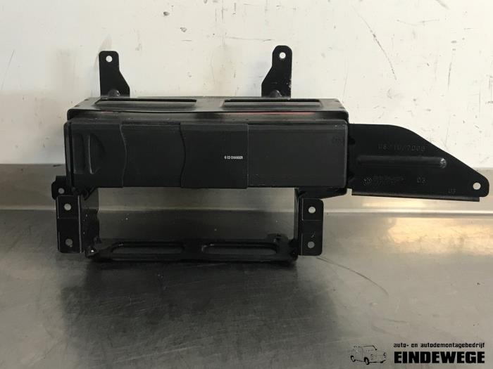 Używane Zmieniarka CD BMW 3 serie Touring (E91) 335d 24V Cena € 78,50 Procedura marży oferowane przez Auto- en demontagebedrijf Eindewege