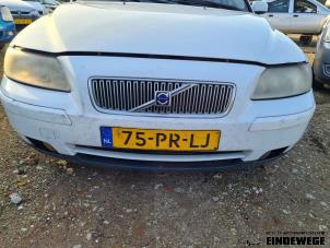 Used Front bumper Volvo V70 (SW) 2.4 D5 20V Price € 105,00 Margin scheme offered by Auto- en demontagebedrijf Eindewege