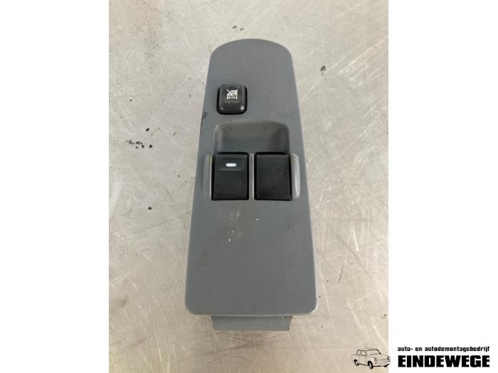 Usados Interruptor combinado de ventanillas Mitsubishi Colt (Z2/Z3) 1.5 DI-D 12V HP Precio € 30,00 Norma de margen ofrecido por Auto- en demontagebedrijf Eindewege