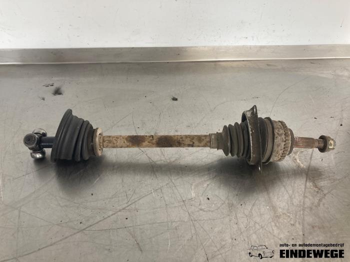 Gebrauchte Antriebswelle links vorne Renault Twingo (C06) 1.2 Preis € 35,00 Margenregelung angeboten von Auto- en demontagebedrijf Eindewege