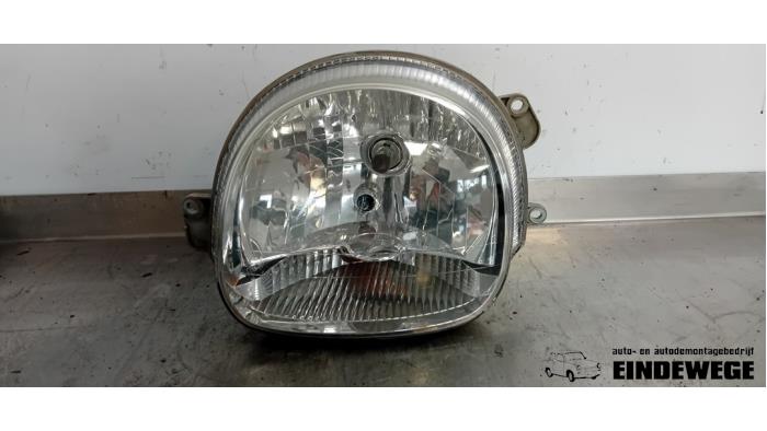 Headlight, left from a Renault Twingo (C06) 1.2 2001
