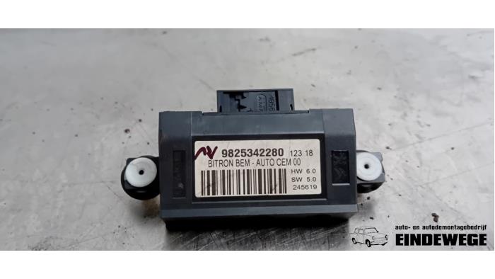 Begagnade Elspegelmodul Opel Grandland (X) 1.2 Turbo 12V Pris € 52,50 Marginaltabell erbjuds av Auto- en demontagebedrijf Eindewege