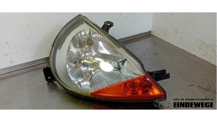 Używane Reflektor prawy Ford Ka I 1.3i Cena na żądanie oferowane przez Auto- en demontagebedrijf Eindewege