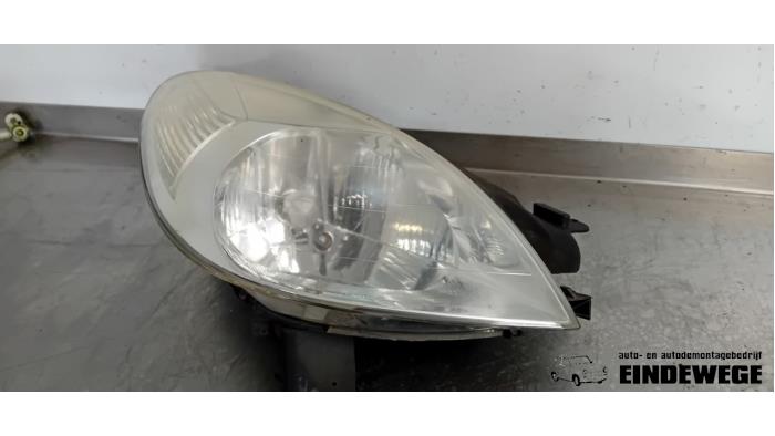 Używane Reflektor prawy Citroen Xsara Picasso (CH) 1.8 16V Cena € 25,00 Procedura marży oferowane przez Auto- en demontagebedrijf Eindewege