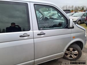 Używane Drzwi prawe wersja 2-drzwiowa Volkswagen Transporter T5 1.9 TDi Cena € 210,00 Procedura marży oferowane przez Auto- en demontagebedrijf Eindewege