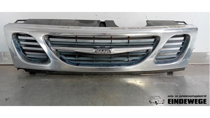 Używane Grill Saab 900 II 2.0 i,Si 16V Cena € 40,00 Procedura marży oferowane przez Auto- en demontagebedrijf Eindewege