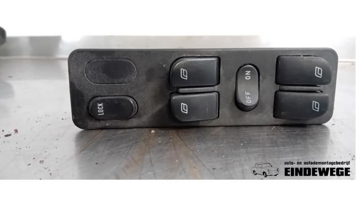 Usados Interruptor combinado de ventanillas Saab 900 II 2.0 i,Si 16V Precio € 38,50 Norma de margen ofrecido por Auto- en demontagebedrijf Eindewege