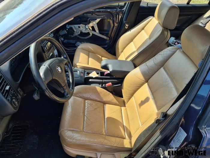 Używane Fotel lewy BMW 3 serie Touring (E36/3) 320i 24V Cena na żądanie oferowane przez Auto- en demontagebedrijf Eindewege
