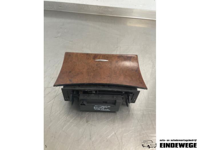 Begagnade Askkopp, fram Mercedes CLS AMG (C219) 5.4 55 AMG V8 24V Pris € 35,00 Marginaltabell erbjuds av Auto- en demontagebedrijf Eindewege