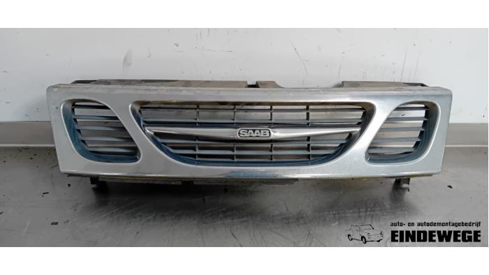 Używane Grill Saab 9-3 I (YS3D) 2.0t 16V Ecopower Cena € 30,00 Procedura marży oferowane przez Auto- en demontagebedrijf Eindewege