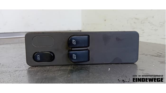 Usados Interruptor combinado de ventanillas Saab 9-3 I (YS3D) 2.0t 16V Ecopower Precio € 35,00 Norma de margen ofrecido por Auto- en demontagebedrijf Eindewege