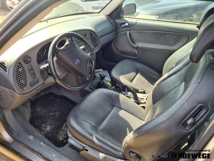 Używane Fotel prawy Saab 9-3 I (YS3D) 2.0t 16V Ecopower Cena na żądanie oferowane przez Auto- en demontagebedrijf Eindewege